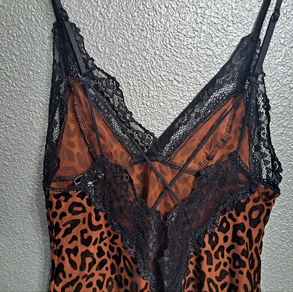 In Bloom Leopard Print In Crushed Velvet Sexy Nightie Size SP - Picture 14 of 15